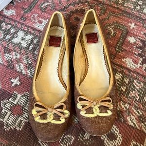 Vintage Oscar by Oscar de la renta ballet flats  brown/gold fabric & bow detail